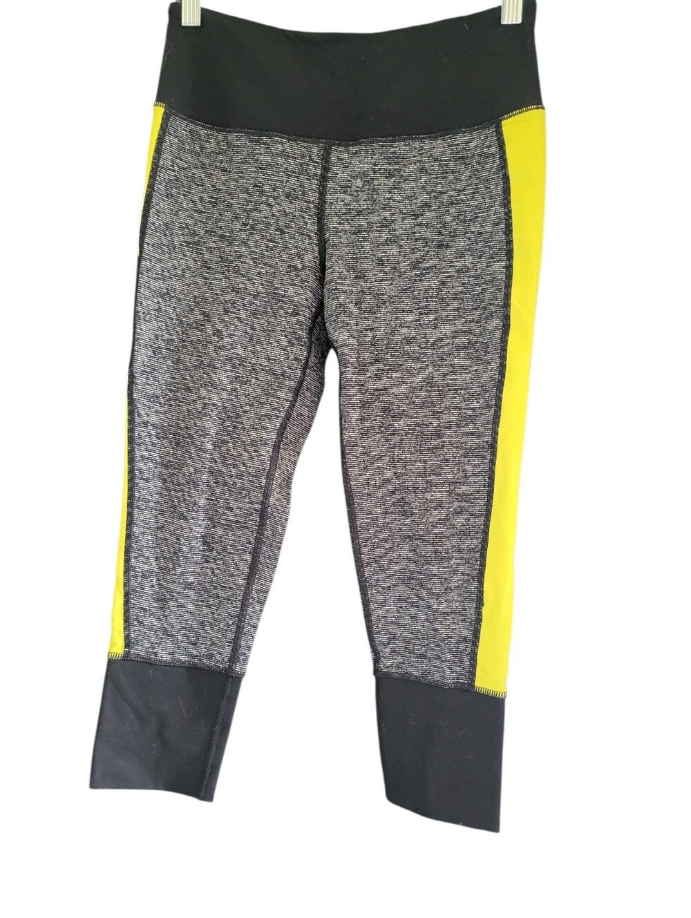 Victoria's Secret VSX Capri Leggings sz S